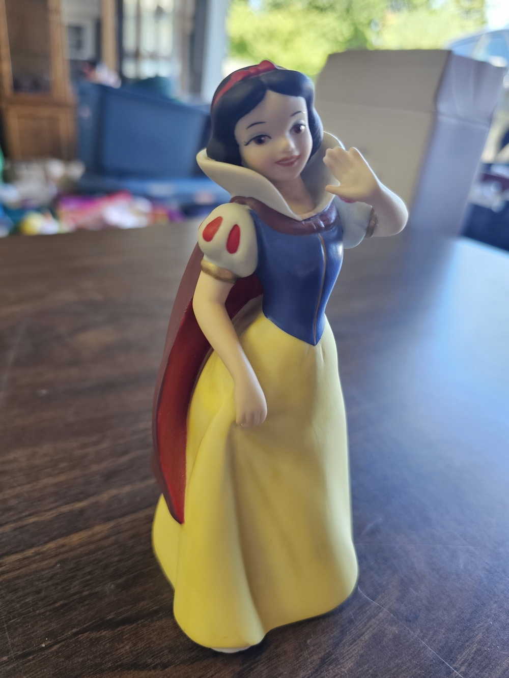 Disney Princess Snow White Figure - Yellow, Blue & Red 💜💙